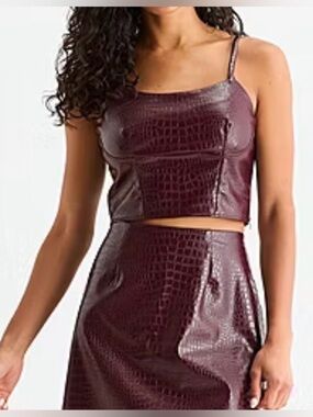 Bold Elements Womens Scoop Neck Faux Leather Crop Top
